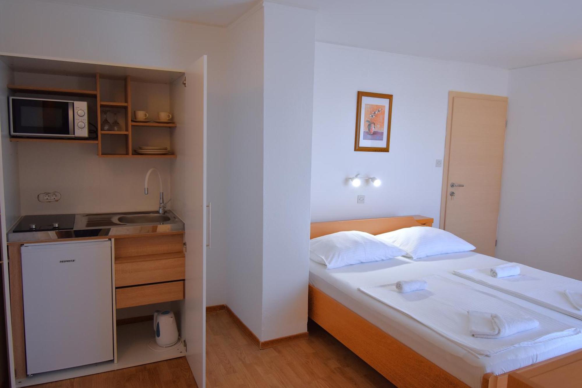 Guest House Sandra Rab Town Extérieur photo