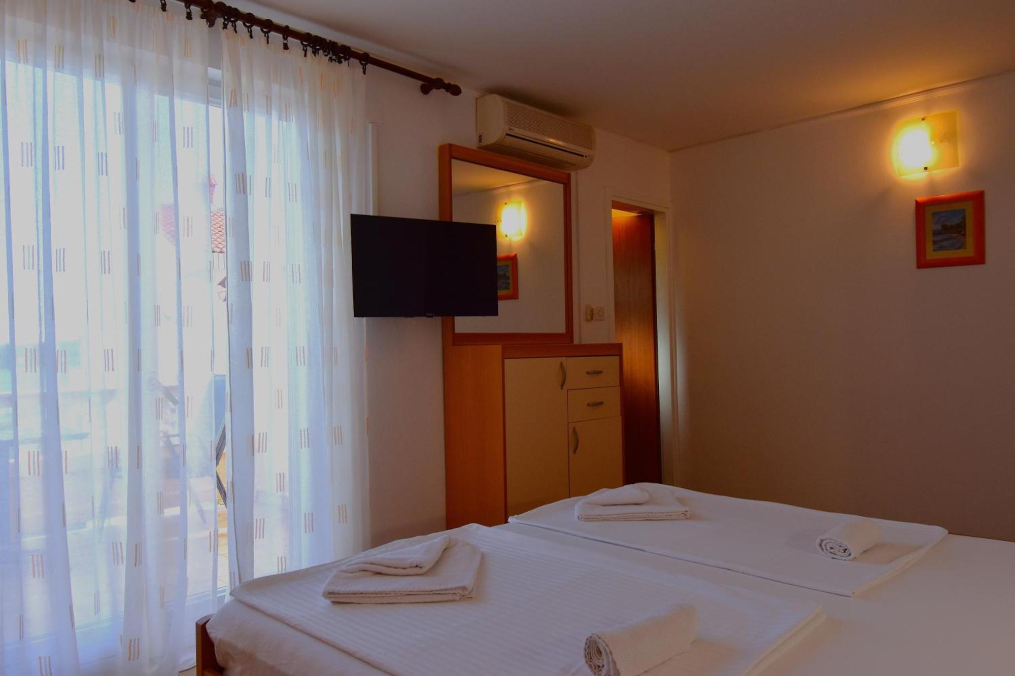 Guest House Sandra Rab Town Extérieur photo