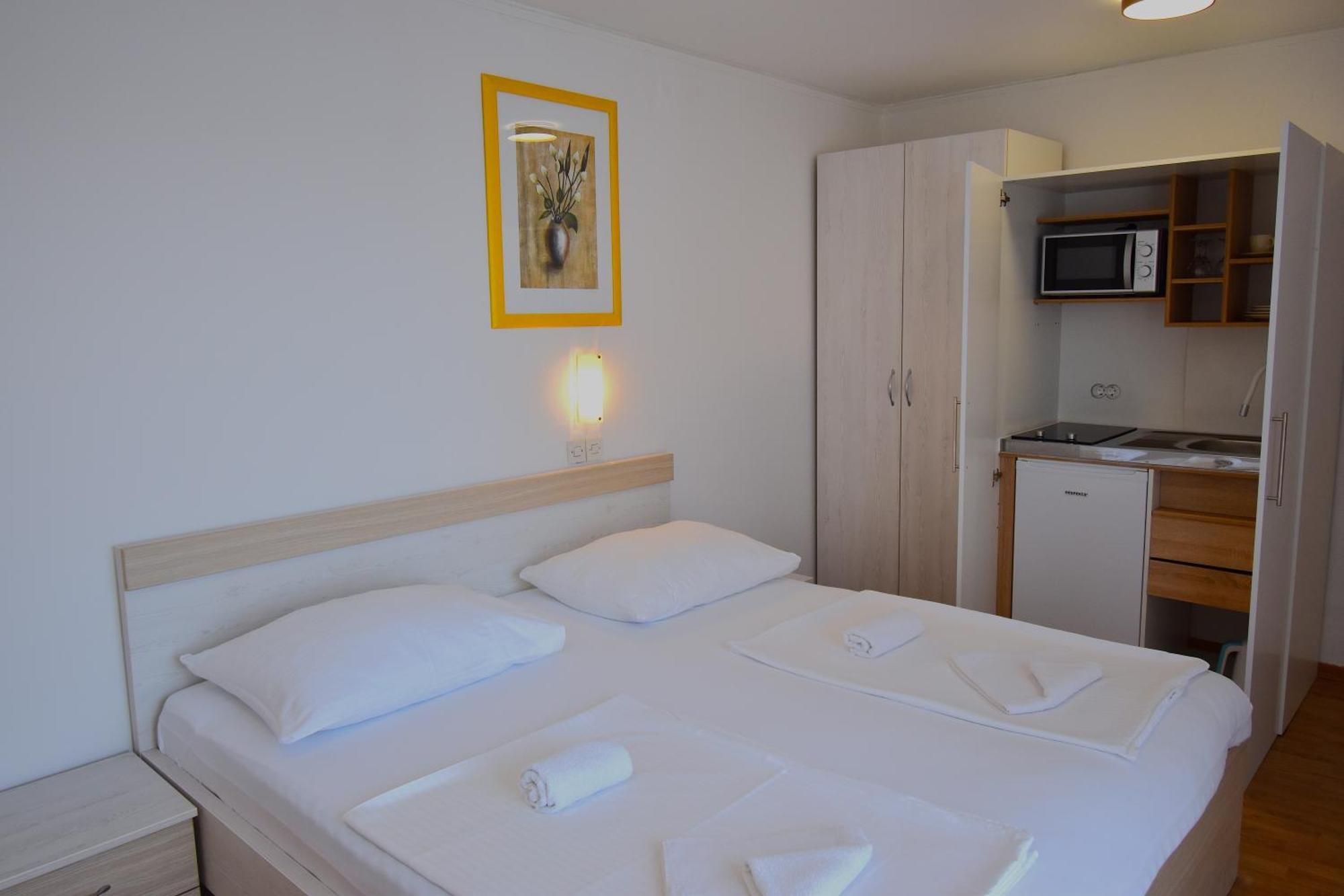 Guest House Sandra Rab Town Extérieur photo