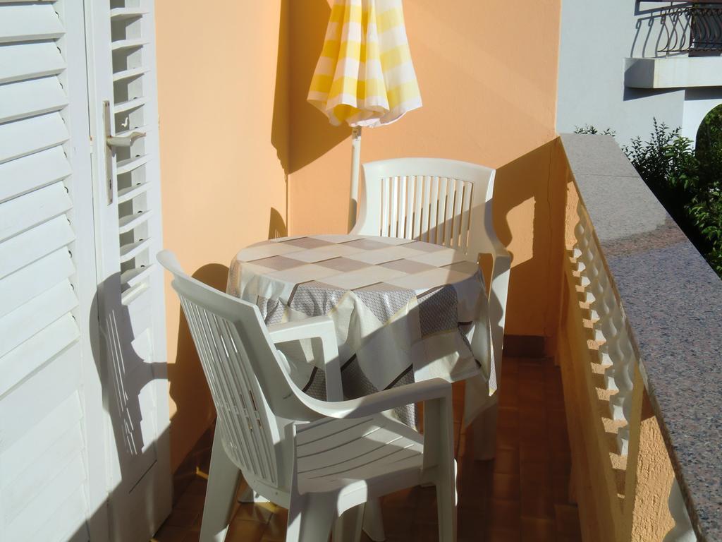Guest House Sandra Rab Town Extérieur photo