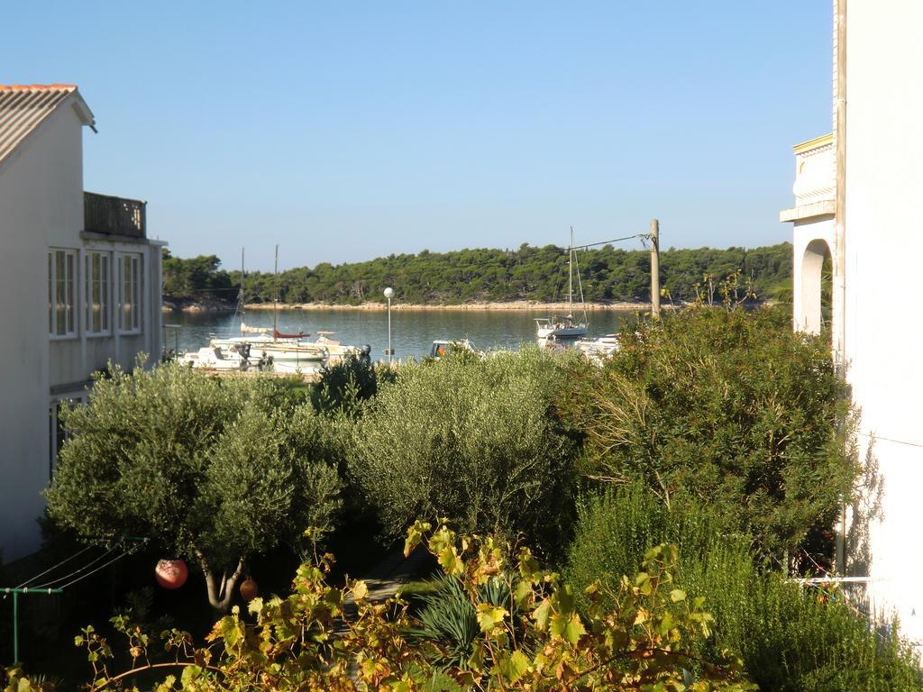Guest House Sandra Rab Town Extérieur photo
