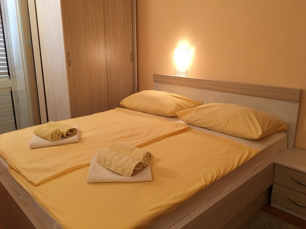 Guest House Sandra Rab Town Extérieur photo