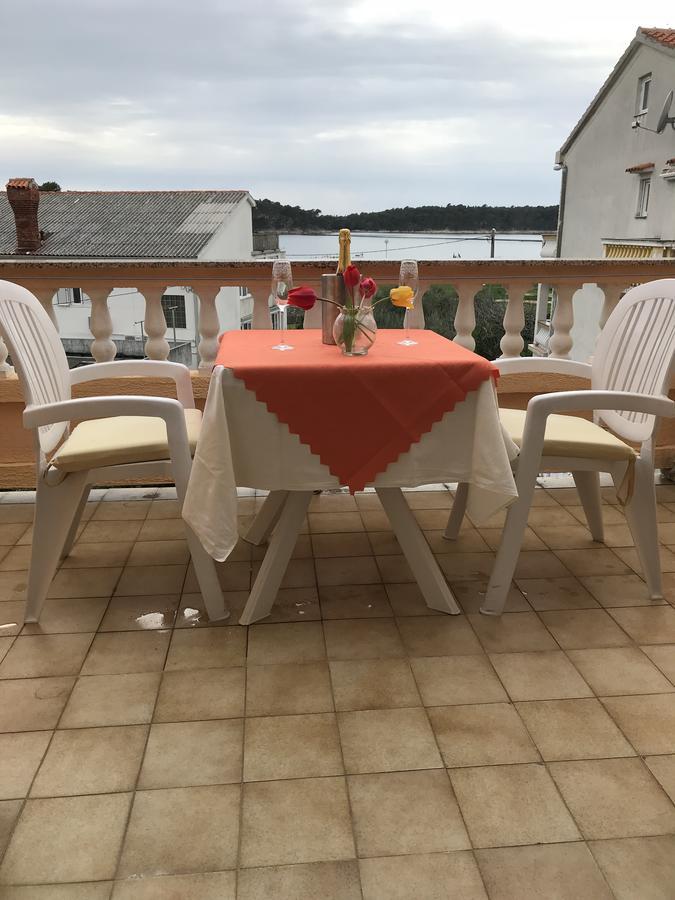 Guest House Sandra Rab Town Extérieur photo