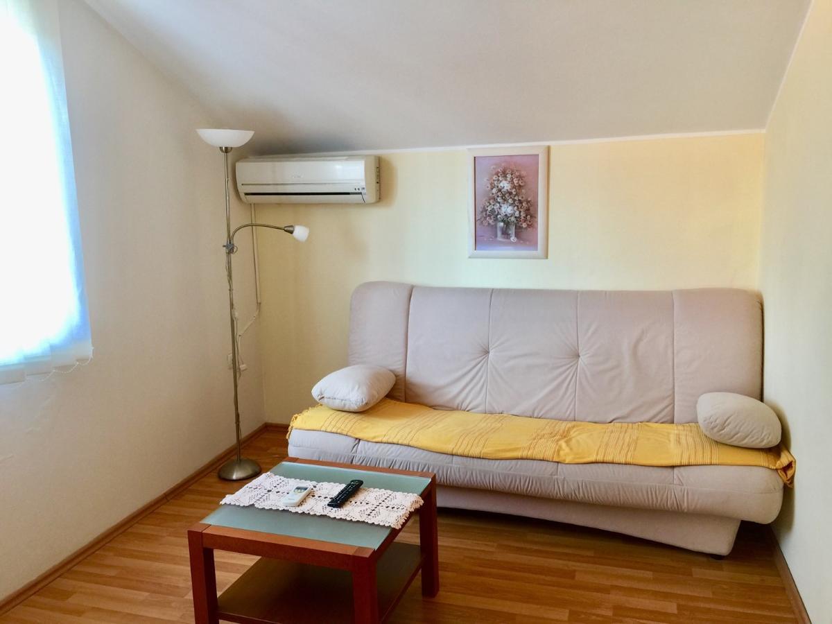 Guest House Sandra Rab Town Extérieur photo